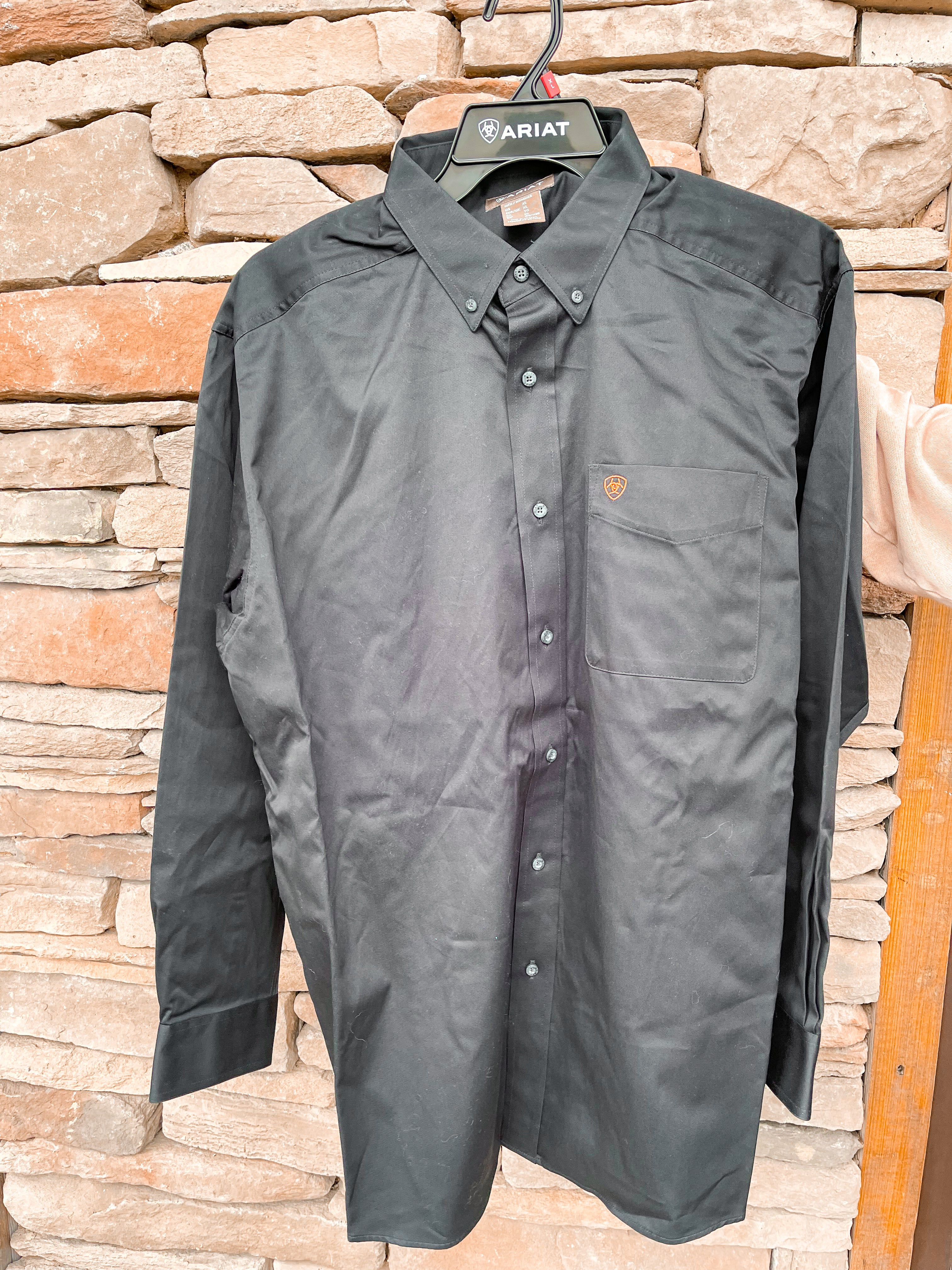Ariat Solid Twill Classic Fit Shirt in Black