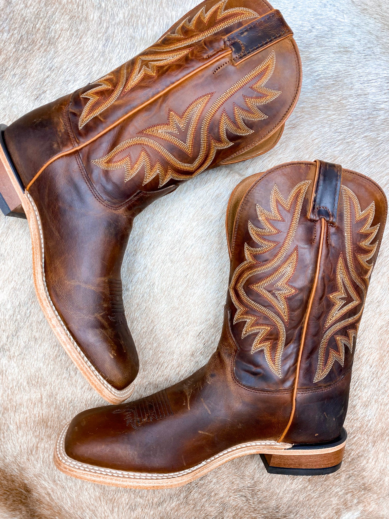 TONY LAMA AVETT IN TAN WORN GOAT BOOT