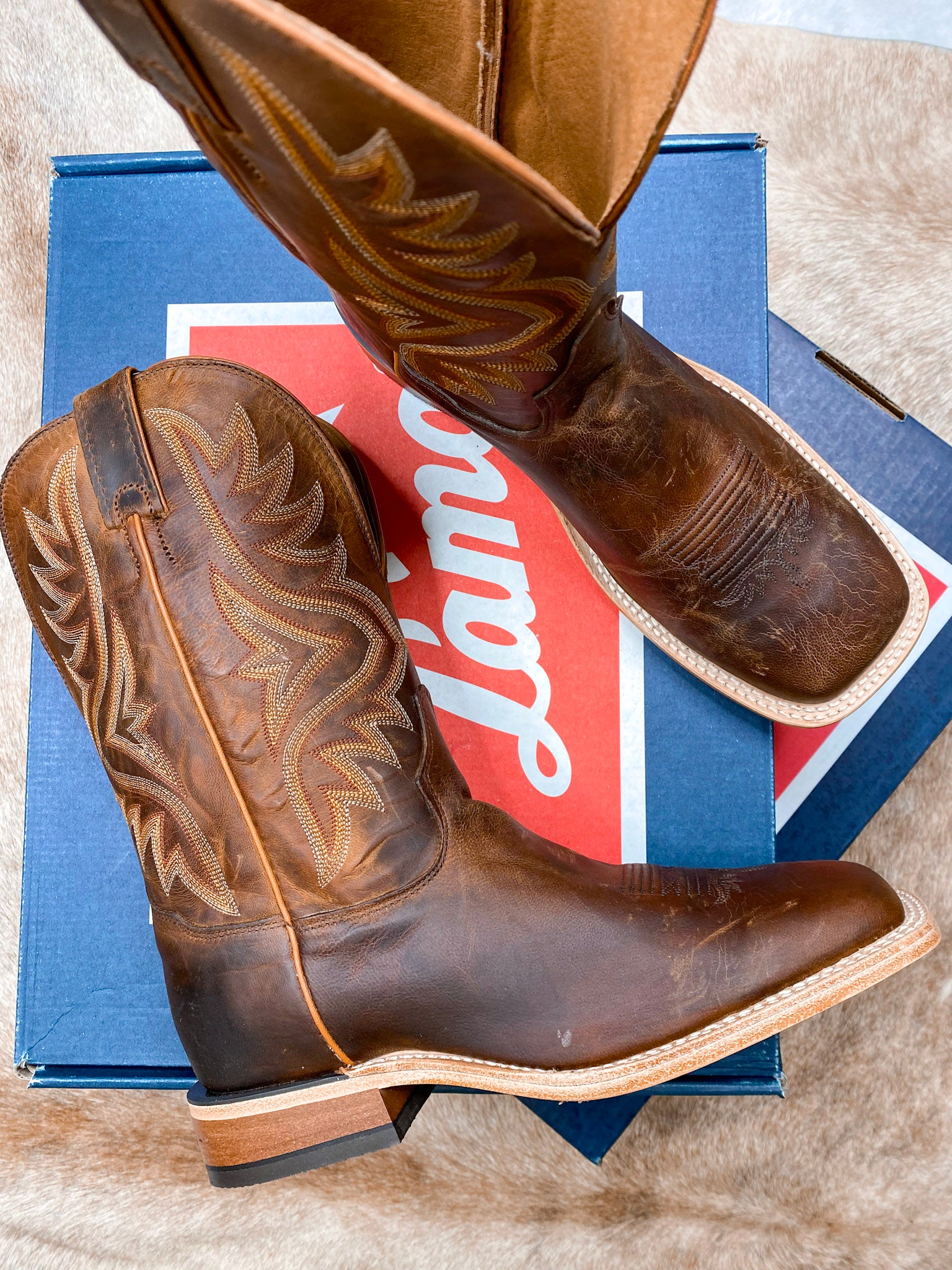 TONY LAMA AVETT IN TAN WORN GOAT BOOT