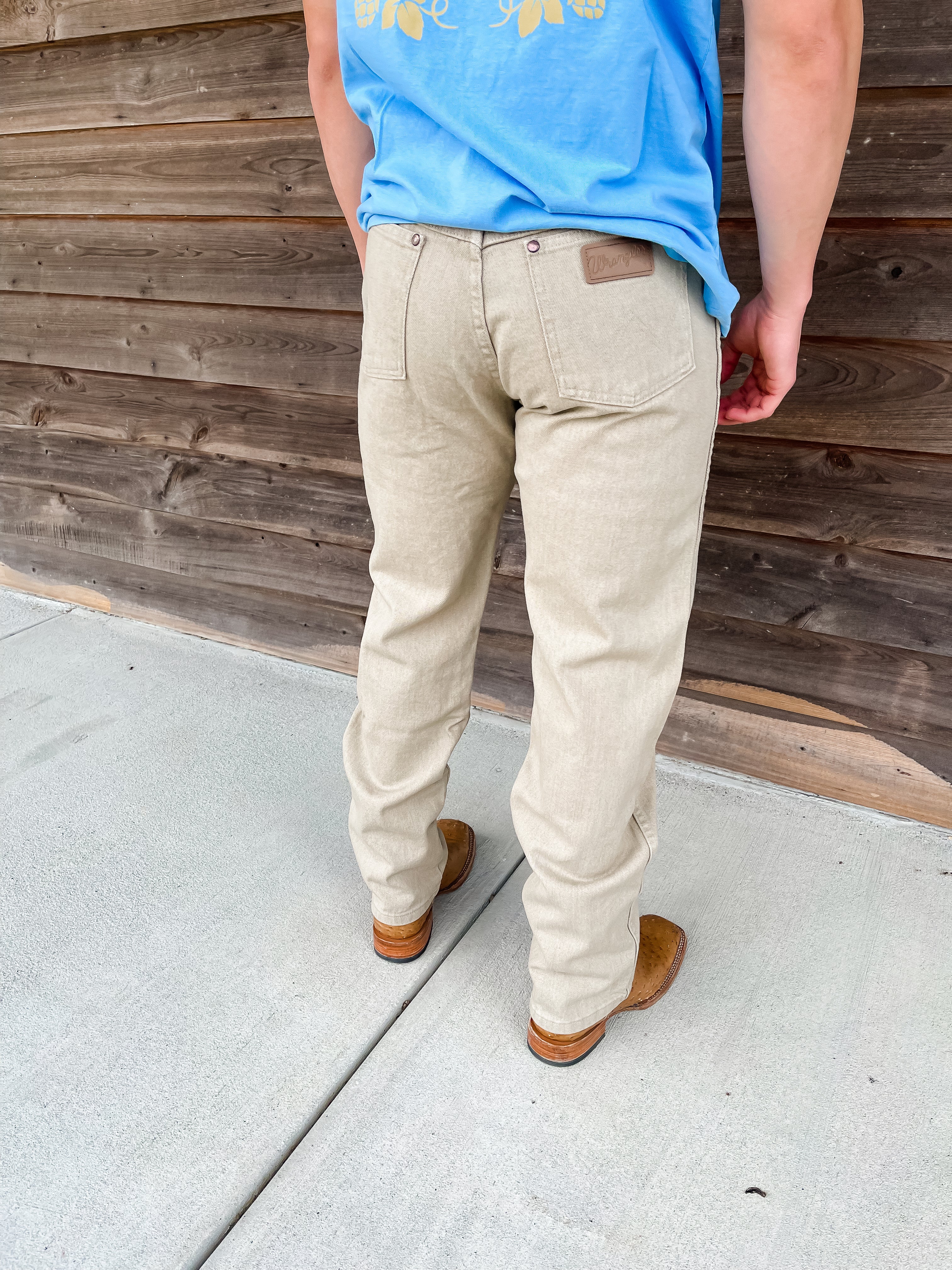 JEANS WRANGLER COWBOY CUT ORIGINAL FIT EN BRONCEADO PRELAVADO 