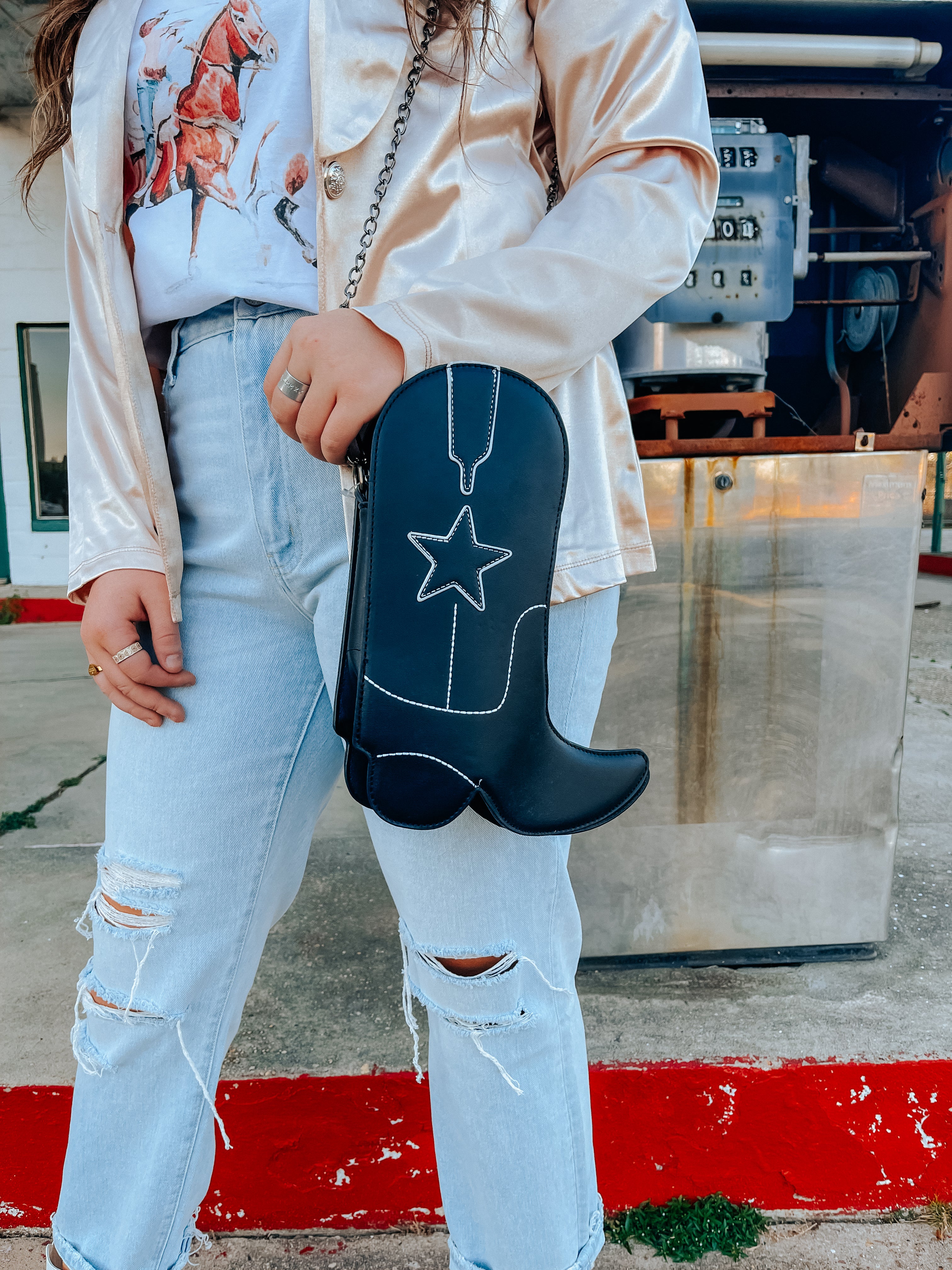 Monedero tipo bota vaquera estilo occidental en negro