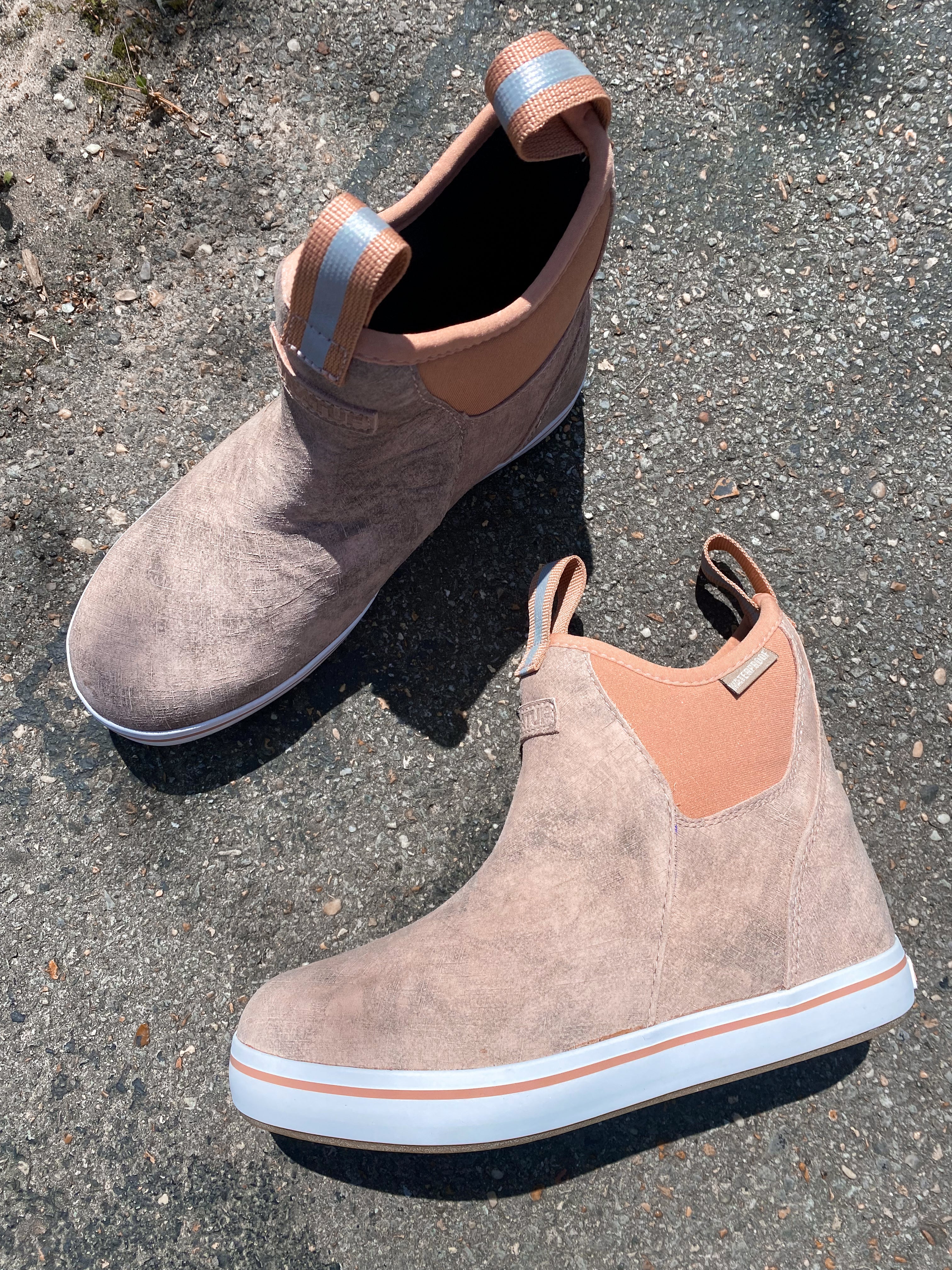 XTRATUF Women's Leather Deck Ankle Boots in Pink