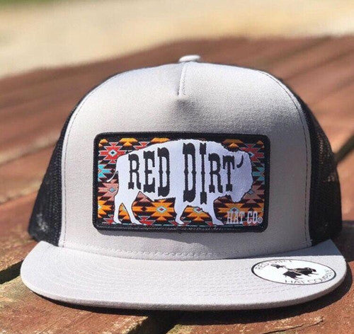 Gorra Great White Buffalo de Red Dirt Hat Co. en plateado/negro