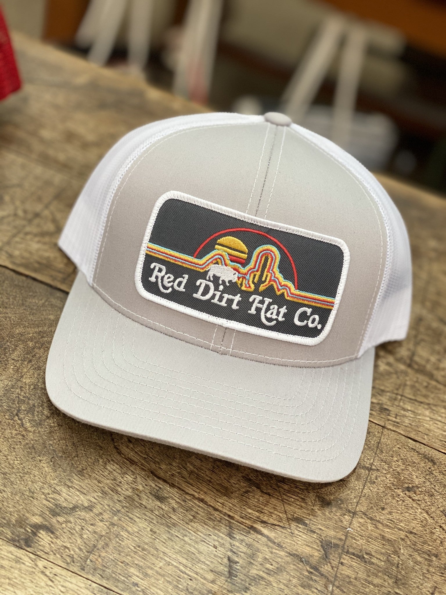 Gorra de búfalo neón de Red Dirt Hat Co.